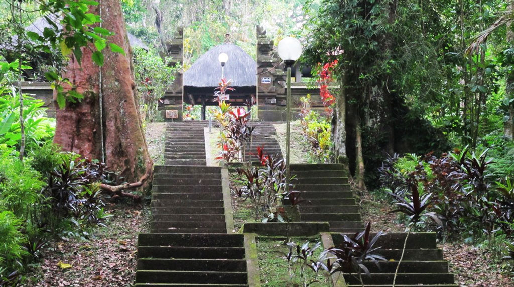 Дорога в храм Лухур Батукару