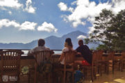 Время завтрака и возможность полюбоваться масштабами совершенного подъема на вулкан Батур | Экскурсия на вулкан Батур