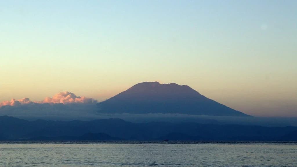 Climbing Volcano Agung