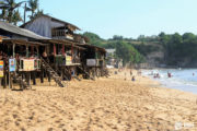Пляж Баланган, много кафе, где можно поесть и насладиться прекрасным видом