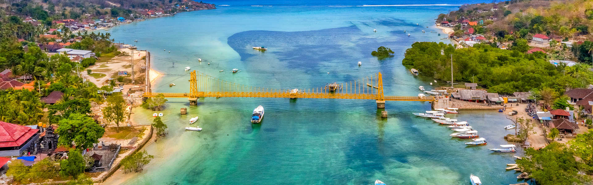 Мост между островами Нуса Лембонган и Нуса Ченинган