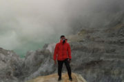 Над пропастью Иджена, эффектное фото от наших туристов - экскурсия на Иджен