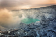 озеро вулкана Иджен и обзорная площадка