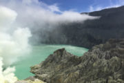 озеро вулкана Иджен
